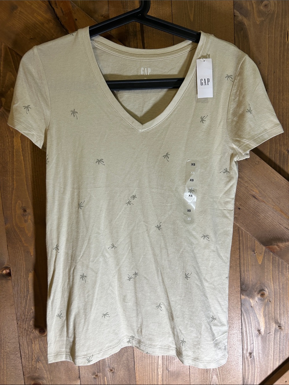 GAP Women's V-Neck Short Sleeve Tee in Light Sage with Palm Print